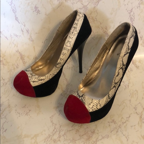 Red, black and white pumps - Picture 2 of 3